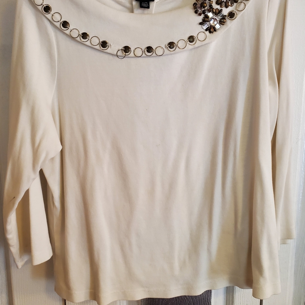 Ivory Top With Rhinestone Applique S Lg